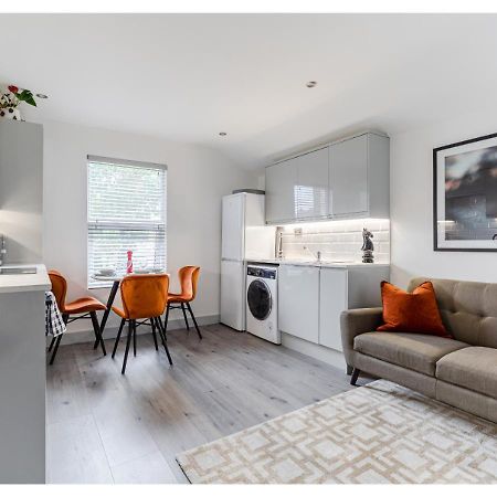 Cozy And Stylish 2 Bedroom Flat In Greater London Exteriör bild